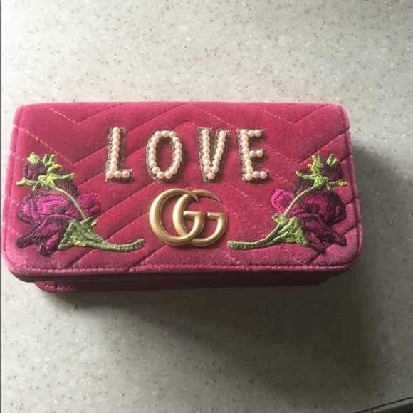 Gucci Handbags - 💕💯AUTHENTIC GUCCI MARMONT LOVE CROSSBODY CLUTCH